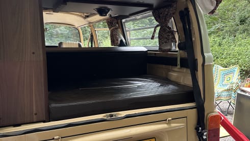 Ned – Gemoderniseerde, stuurbekrachtige, 4-persoons VW T2 met alle extra's