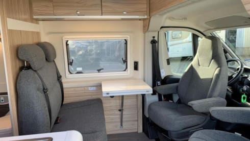 Jo'Berg – Hymer Yellowstone bus camper (with lifting roof) from 2019