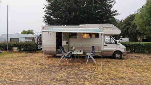 Spacious 6 person Rimor camper fully equipped.