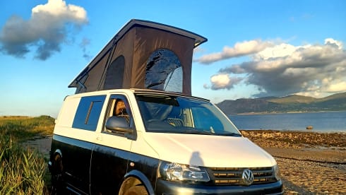 Vana the van – Volkswagen Bus mit 4 Schlafplätzen aus dem Jahr 2015, perfekt, um das schöne Nordwales zu erkunden