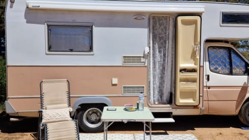 Camper Lua – 5p Ford alcove uit 1999