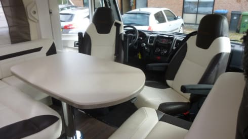 Happy Memories – Langboek korting_Volledig complete zeer luxe inrichting 4per Familie Camper
