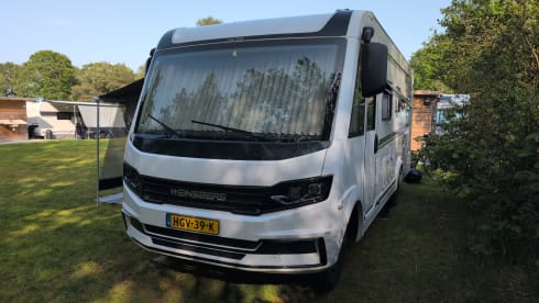 Weinsberg intergraal 4 persoons met level systeem – 4-person Weinsberg integrated motorhome from 2023, automatic transmission, 2 x air conditioning and leveling system