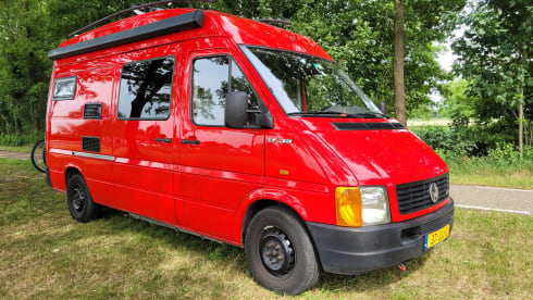 Big Red – 4p Volkswagen bus from 1999