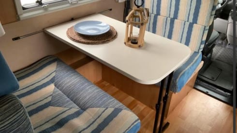 Moby – Mc louis alcove 6 person camper