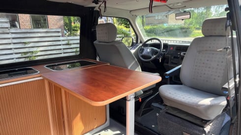 Willem – 2-seater Volkswagen bus from 2000