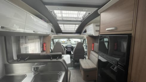 Pretty Easy Going – Luxury Adria Coral Supreme 670 SLT Fiat 6 2.3 150 hp, automatic