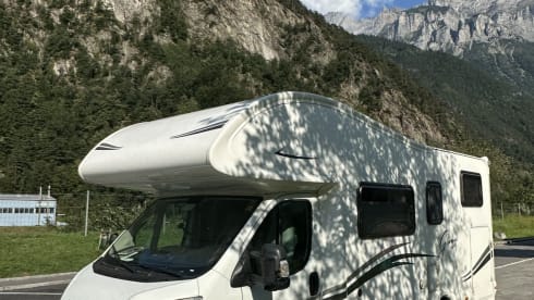 Bella Carina – 6 person Camper McLouis Alcove 