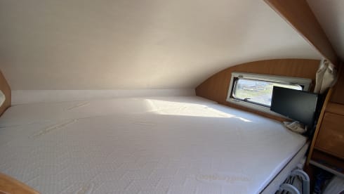 Cel4night – 7-seater overcab motorhome