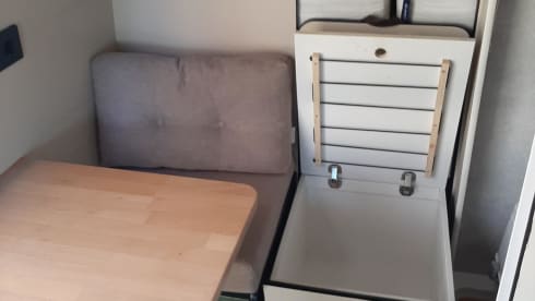 2p Mercedes-Benz bus uit 2017