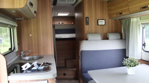 6p Peugeot alcove from 2019