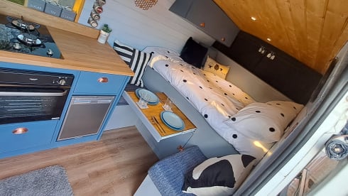 Winston – 2 berth Peugeot Campervan with awning