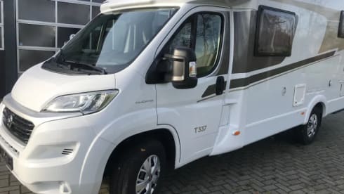 Brand new camper Carado model 2022 (Hymer factory) Type T337 for rent 
