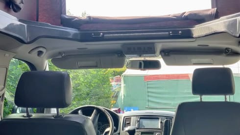 Black 2.5 TDI Multivan T5 Highline Camperbus