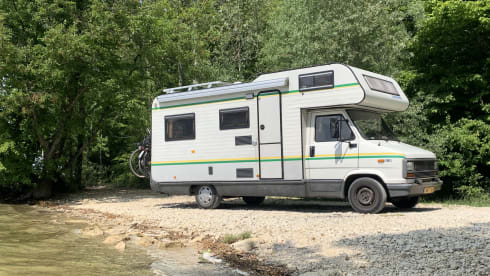Spacious, neat 1980s family camper (Last 2 weeks of summer '25 discount!)