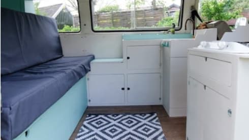 Comigo – Vintage Volkswagen Vacation Bus
