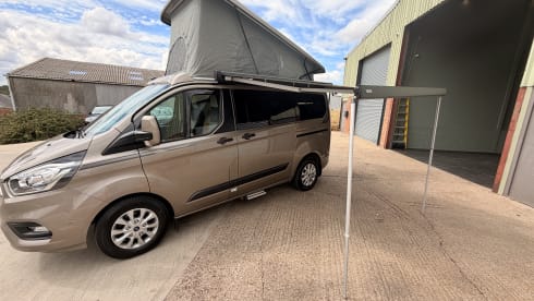 Blondie – 4 berth Ford campervan from 2022