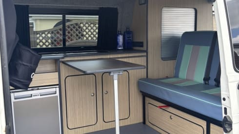4-6 Volkswagen campervan from 2001