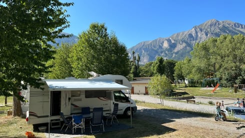 Memo – 6 person Carado alcove camper