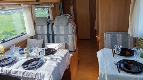 Very spacious family motorhome, 6 seats with belts