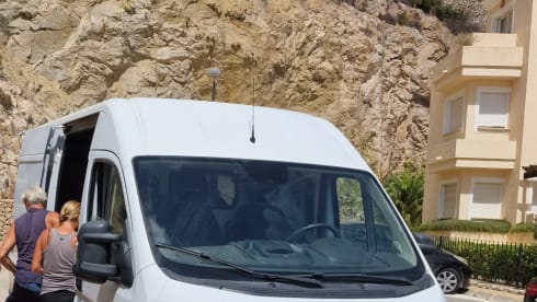 Off grid and off the gas Fiat Ducato L2H2