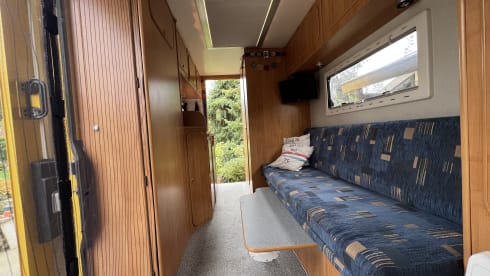 Super-camper – Autobus Mercedes-Benz da 2 persone del 2001