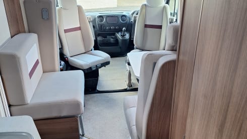 Hamish – Hamish - Scottish Luxury - Spacious 4 Berth Renault Luna 2018