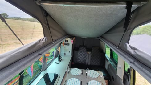 VW Campervan, Fully fitted, Sleeps 4, bedding & accessories included