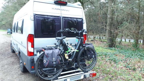Bus camper with 2 length beds. Automatic 150 hp.
