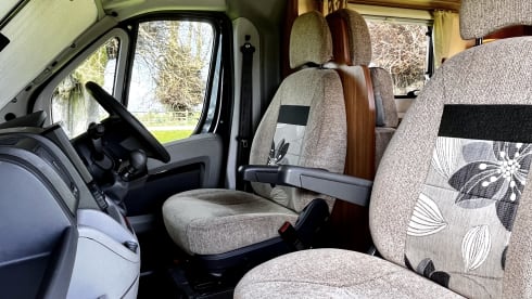 Molly – 6 berth Swift alcove from 2011