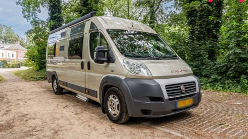 Onze Brût – 2-person Pössl bus from 2014