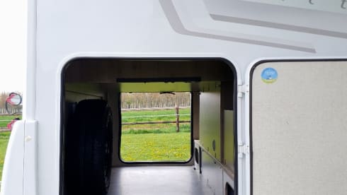 luxurious 4-person Bavaria Arctic integral from 2014