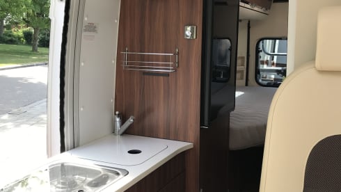 Twinny – Adria 640 SLX, length beds, solar panel, tow bar, roof rack, bike rack