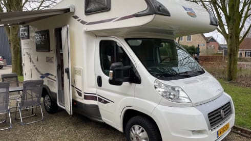 Luxurious & complete 4-6 person camper.