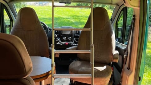 Lovely Hymer bus camper (with lifting roof?!)