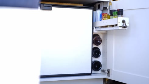 Debie The Van – Zelfbouw Mercedes Sprinter surf bus