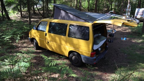 De Gele Bus – On the road with the Yellow Bus! (VW T4 from '99)