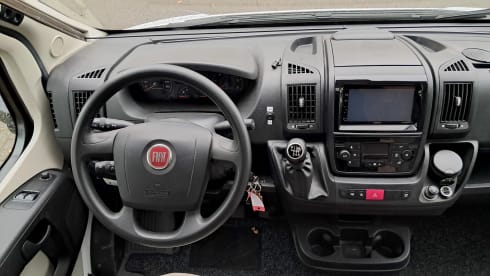 C12 – Hobby V65 Enkele Bedden Grote Garage