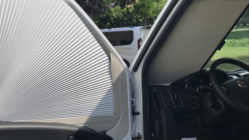 Twinny – Adria 640 SLX, length beds, solar panel, tow bar, roof rack, bike rack
