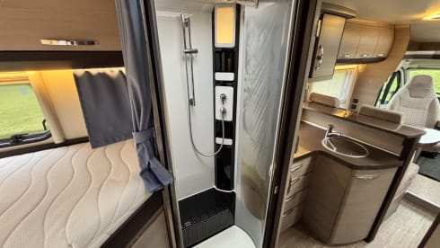 Beautiful Hobby camper 2p