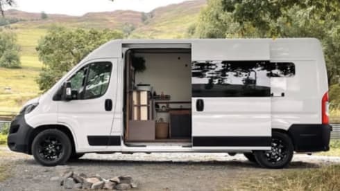 The Wee Pickle – Beautifully converted Peugeot Boxer Campervan
