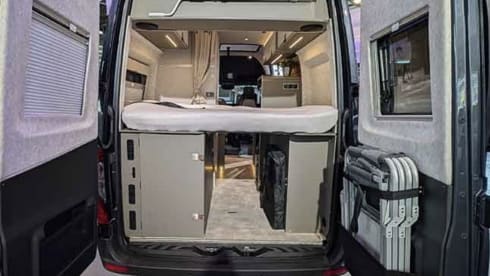 Henry  – Explore in Style with Luxury Hymer Grand Canyon S Crossover