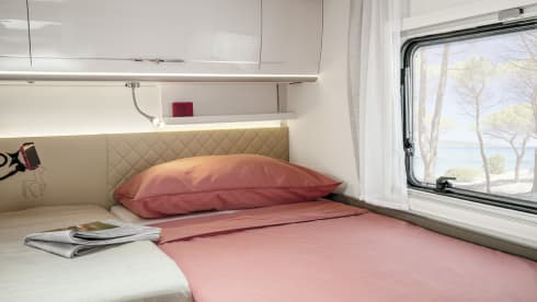I7400 SBC - Etrusco A-Class 2025 4 berth 4 seatbelts Auto 5G WiFi 
