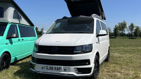 Walter – 4 berth Volkswagen campervan from 2018