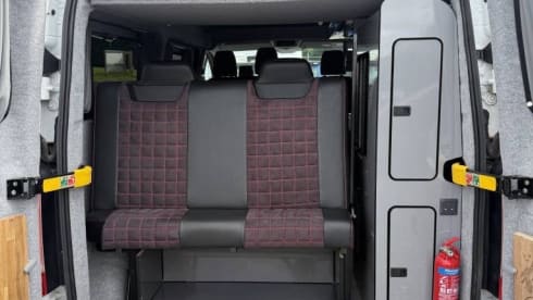 Maisie – ⭐️Luxury off grid Ford campervan⭐️