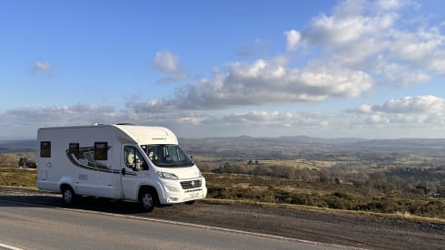 GoCampa – 4 Berth Fully Equipped Motorhome *Insurance included*
