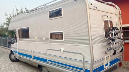7-seater overcab camper