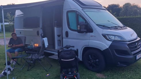 Well equipped Karmann Davis 620 bus from 2022 - dogs welcome