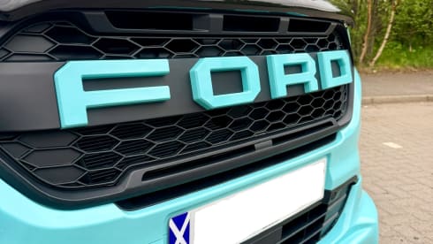 Campervan Ford a 4 posti letto del 2021