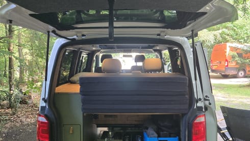 Green Adventurer – 4p Volkswagen bus from 2018